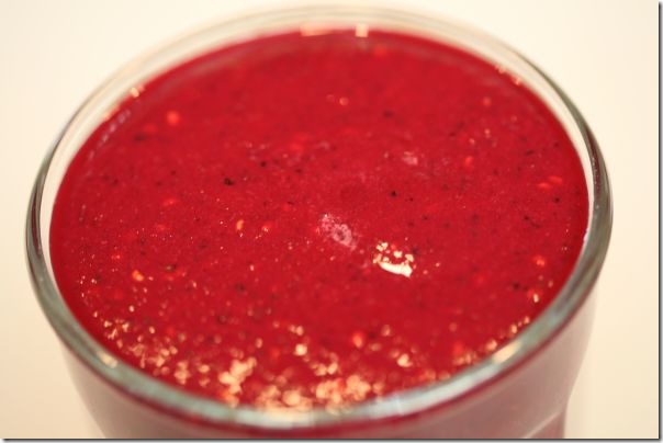 beets-carrots-raspberry-blueberry-smoothie