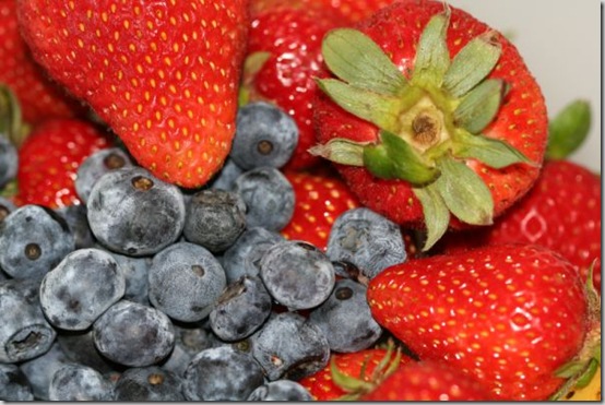 strawberry-blueberry-smoothie 002